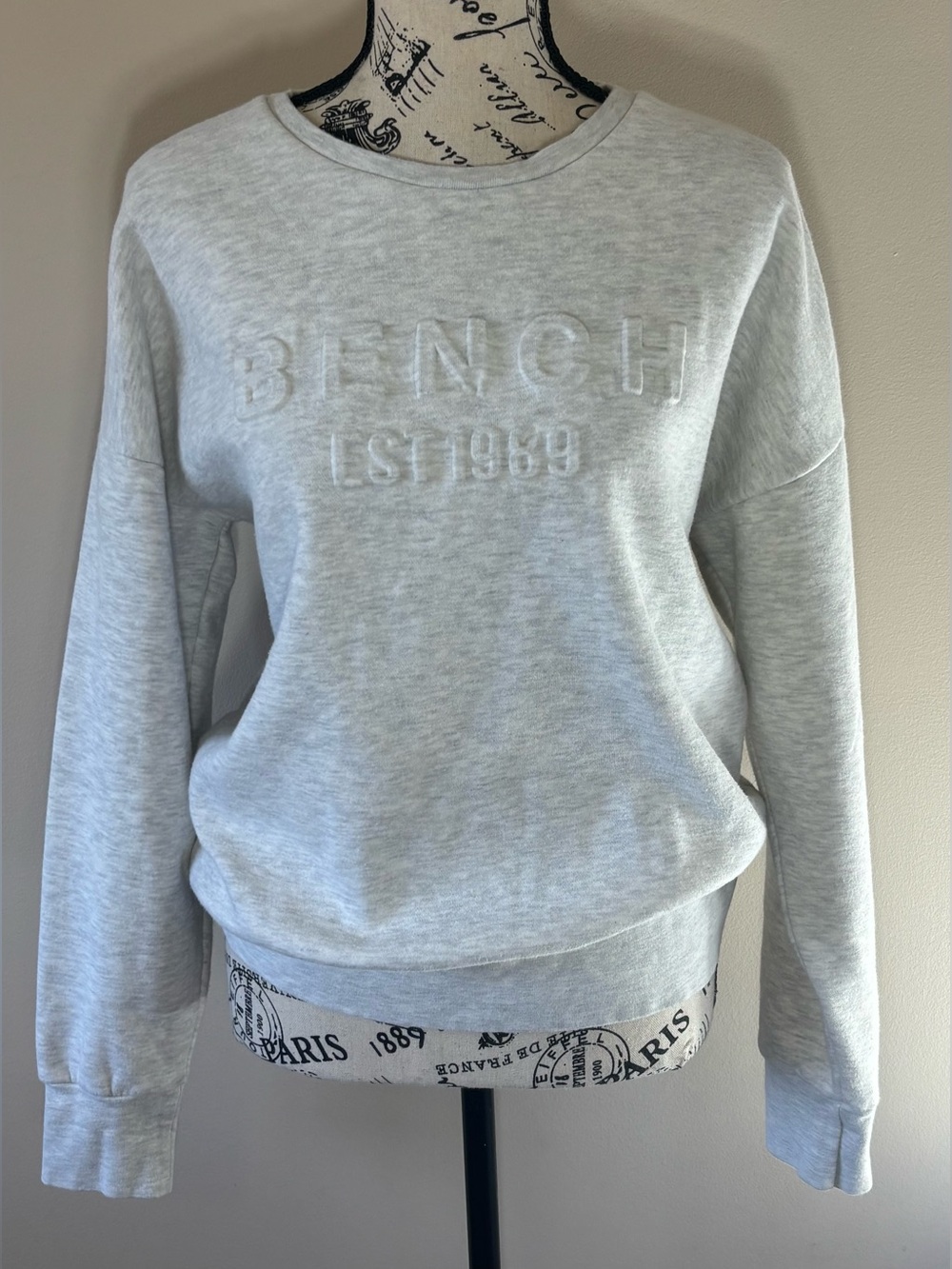 Bench women’s Light Gray Embossed Logo Pullover Sweatshirt size M